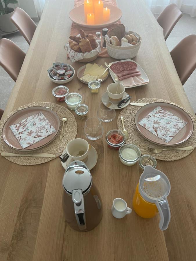 Mina En Family Bed And Breakfast Meise Eksteriør billede